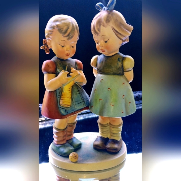 Goebel Hummel "Knitting Lesson" - Picture 1 of 7